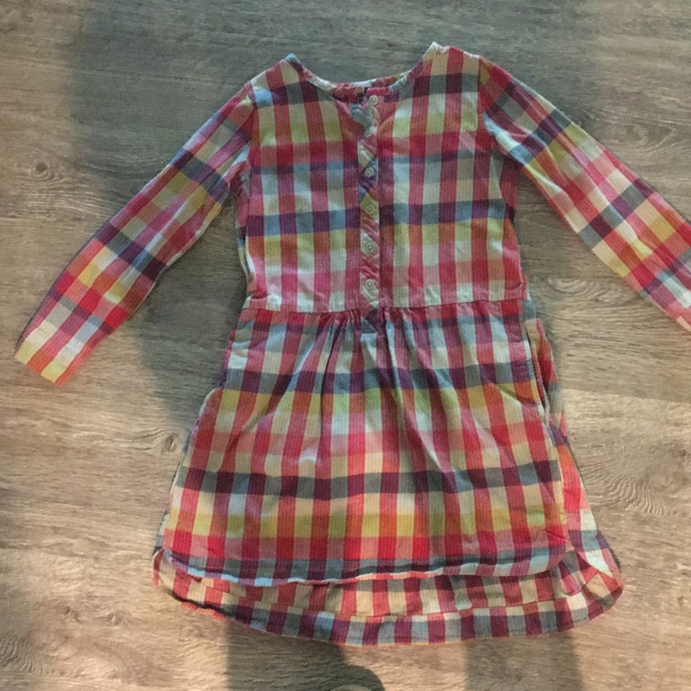 Tea dress, pet free, non-smoking home